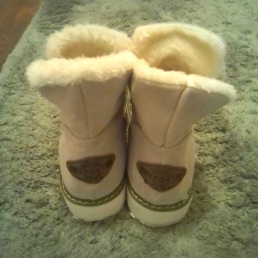 Cozy Shearling-Lined Boots like new size 6/7.